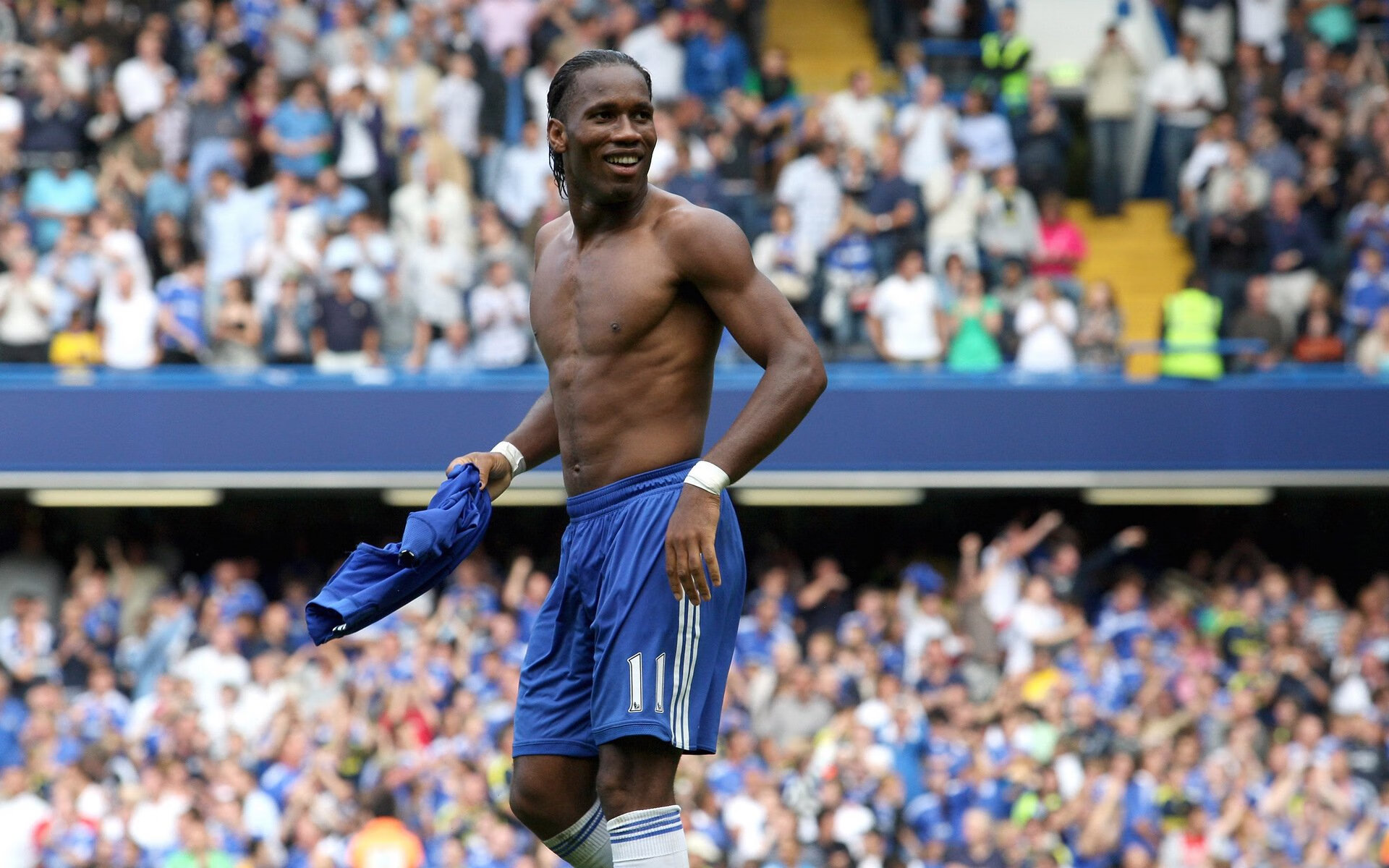 “中超到场观众人数逐步回升”,中超现场观众人数统计